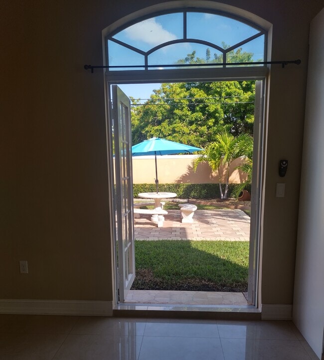 9845 NW 27th St, Unit STUDIO APARTMENT