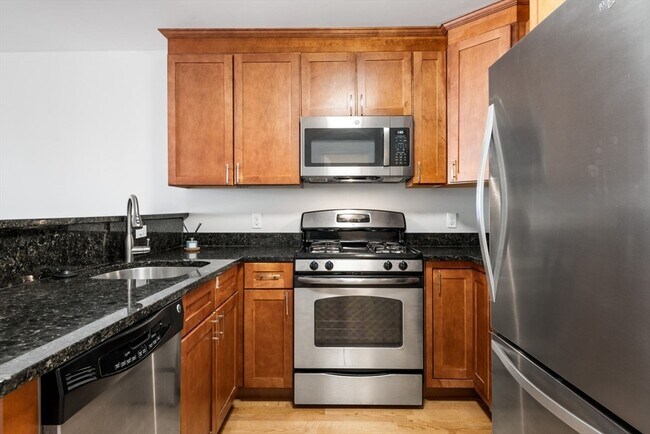 179 Park St, Unit 202 in Medford, MA - Building Photo - Building Photo