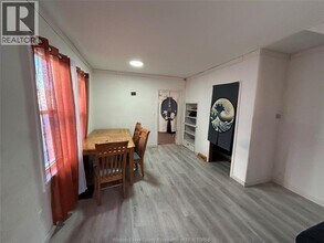 3221 Baby St in Windsor, ON - Foto de edificio - Building Photo