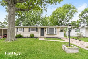 530 Bardot Dr in Florissant, MO - Building Photo