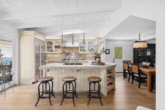 540 De Anza Dr in Newport Beach, CA - Building Photo - Building Photo