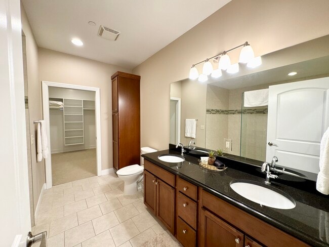 Peregrine Plaza in Kalamazoo, MI - Building Photo - Building Photo