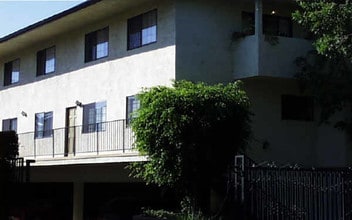 157 W Ash Ave in Burbank, CA - Foto de edificio - Building Photo