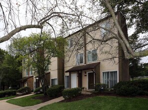 Parklane Apartments in Gaithersburg, MD - Building Photo - Building Photo