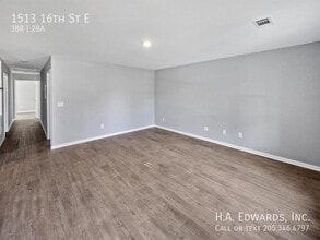 1513 16th E St in Tuscaloosa, AL - Foto de edificio - Building Photo