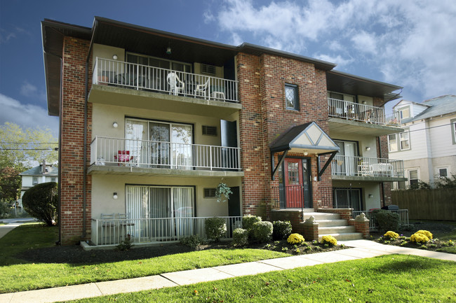 Priscilla Court Apartments in Prospect Park, PA - Building Photo - Building Photo