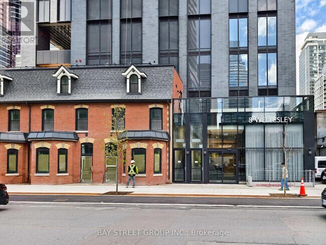 8-3918 Wellesley St W in Toronto, ON - Building Photo - Building Photo