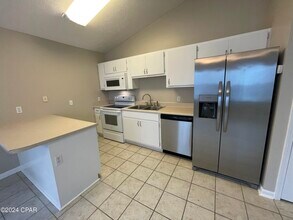 7102 N Lagoon Dr in Panama City, FL - Building Photo - Building Photo