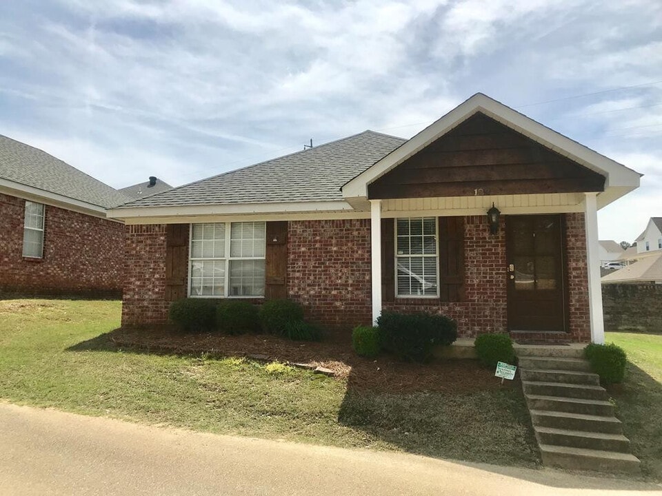 112 Taylor Cottage Cove in Oxford, MS - Building Photo