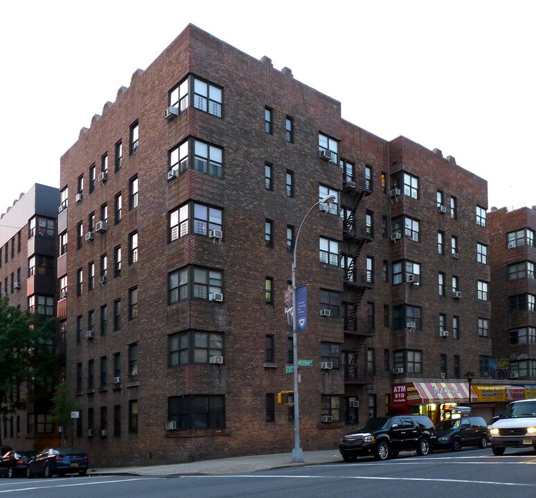 2557 Amsterdam Ave in New York, NY - Building Photo