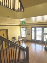 5987 Franklin Ave-Unit -205 in Los Angeles, CA - Foto de edificio - Building Photo