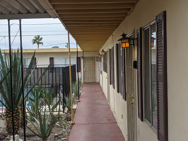 4 Unit Motel/Apartment in Desert Hot Springs, CA - Building Photo - Building Photo