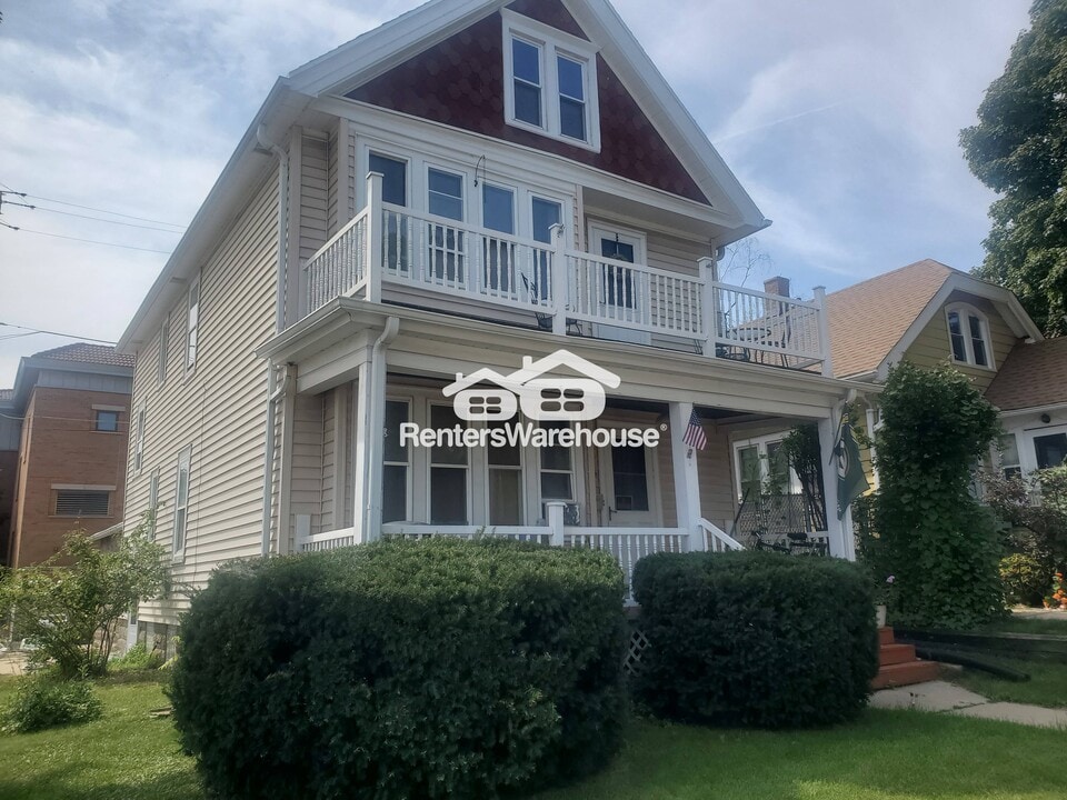 1607 S 73rd St in West Allis, WI - Building Photo