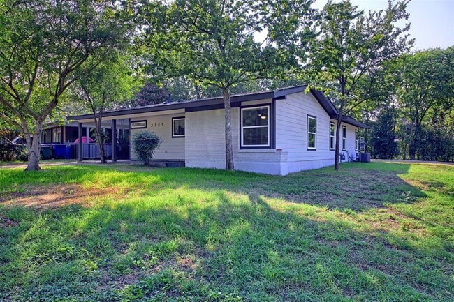 2101 Benwick Cir in Austin, TX - Foto de edificio - Building Photo