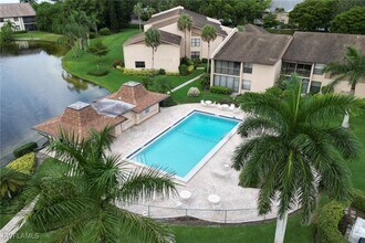 185 Cypress Way E in Naples, FL - Building Photo - Building Photo