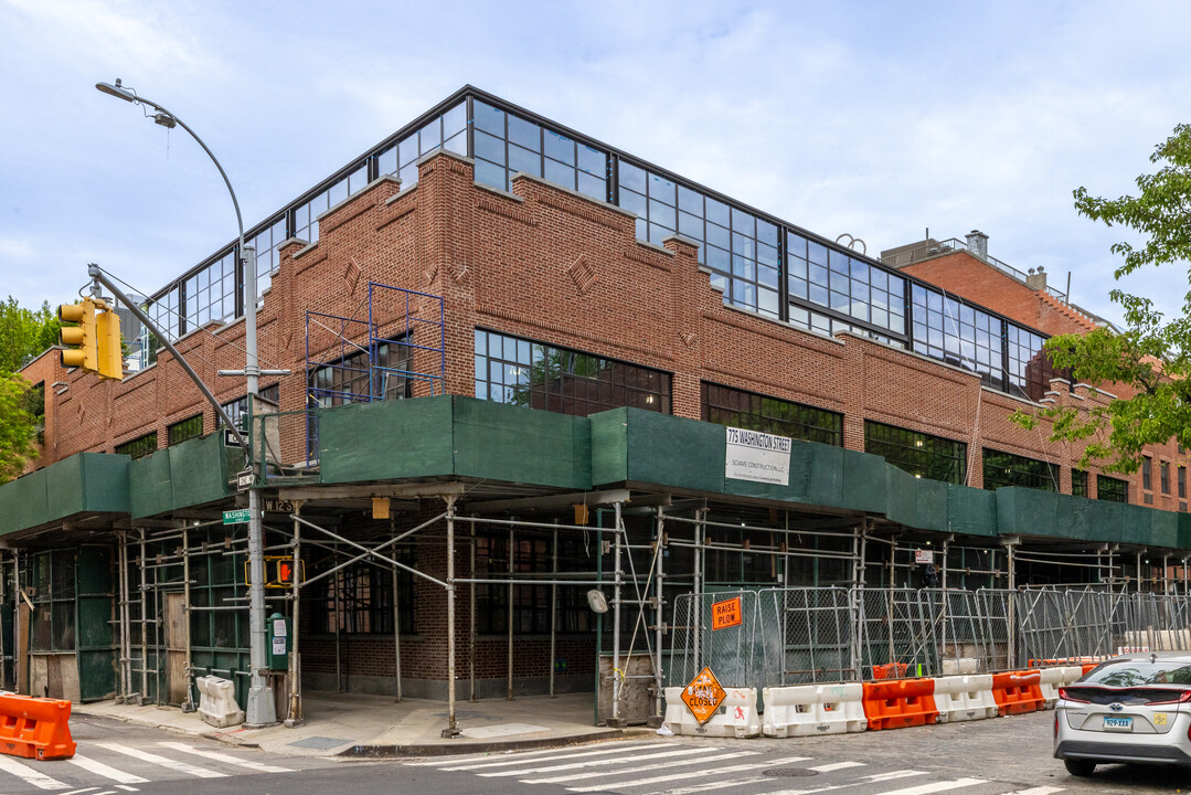 361 West 12Th Street in New York, NY - Building Photo