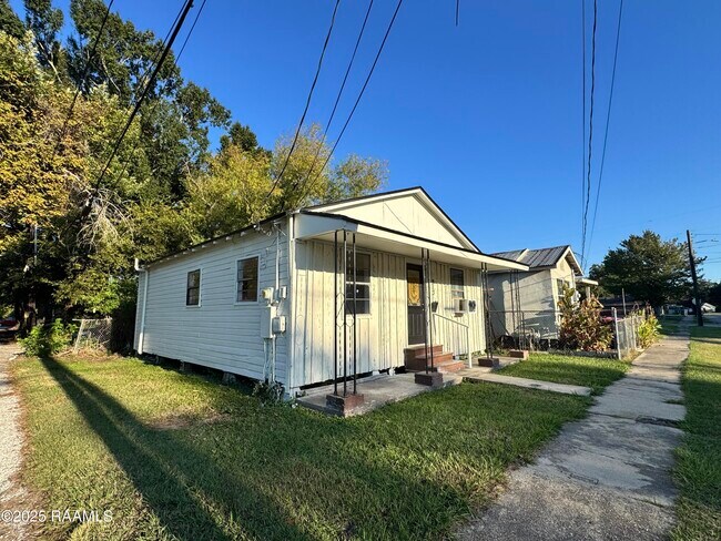 913 Plum St in Lafayette, LA - Building Photo - Building Photo
