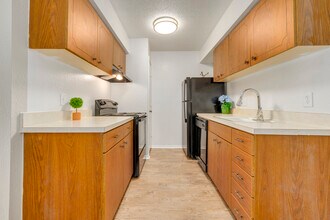 Heritage Apartments in Tulsa, OK - Building Photo - Interior Photo