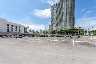 The Wave in Miami Beach, FL - Foto de edificio - Building Photo