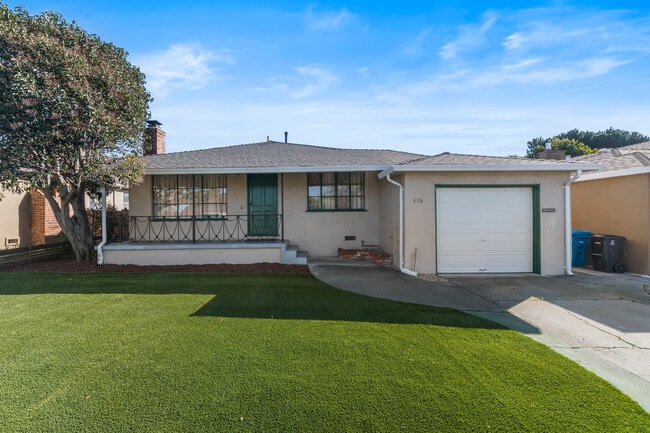 316 Cupertino Way in San Mateo, CA - Building Photo - Building Photo