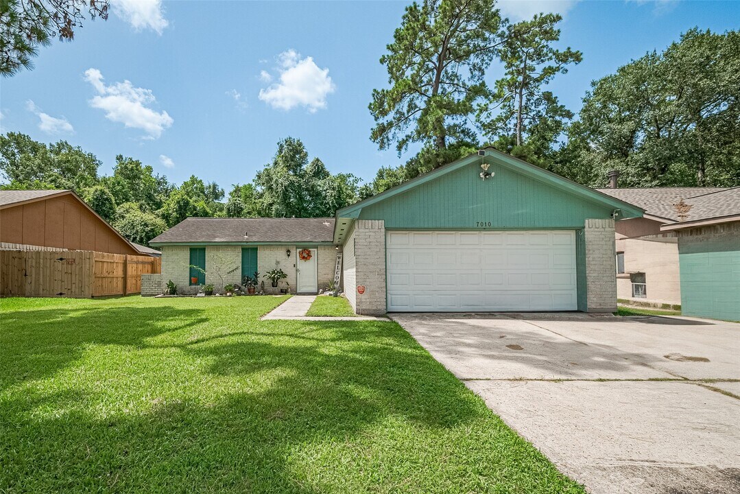 7010 Foxmar Ln in Humble, TX - Building Photo