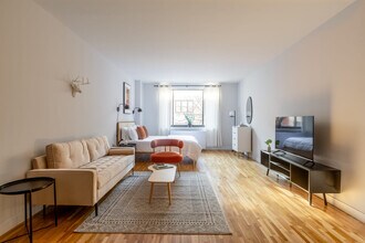 417 E 83rd St in New York, NY - Building Photo - Building Photo