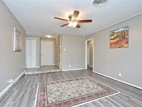 8711 Bridgeport Dr in Austin, TX - Building Photo - Building Photo