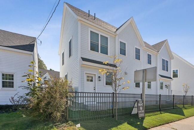 property at 6 Hoxton Ln
