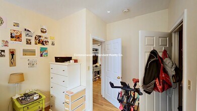 1340 Commonwealth Ave in Boston, MA - Foto de edificio - Building Photo