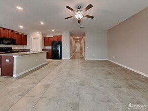 7030 Wiseman Run Dr in Ruskin, FL - Building Photo - Building Photo