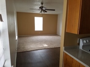 Colonial Courtyard Apartments in Brownwood, TX - Foto de edificio - Building Photo