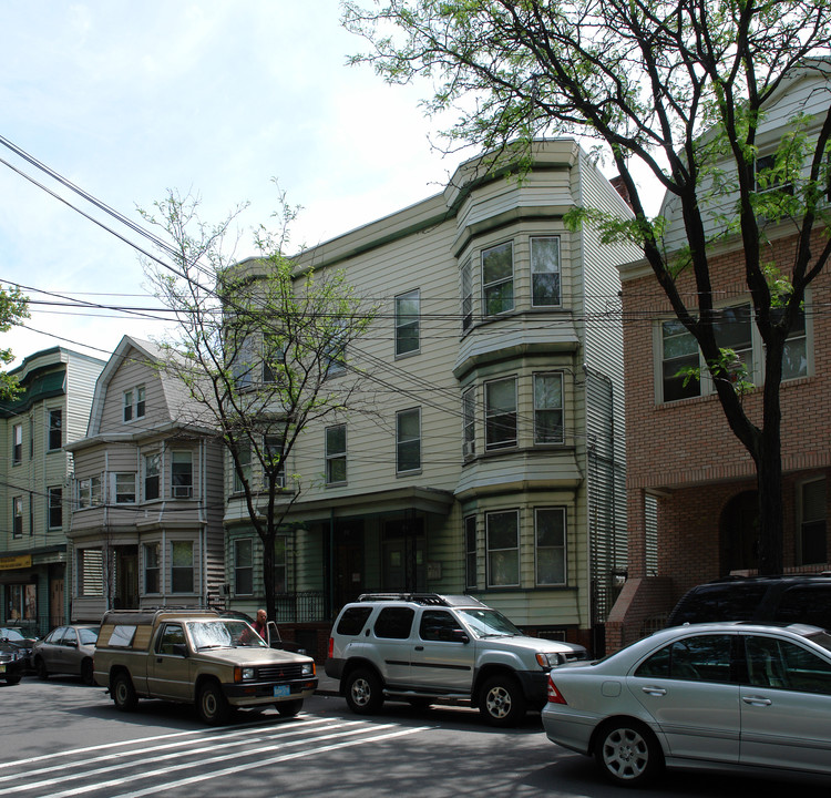 202-204 Van Buren St in Newark, NJ - Building Photo