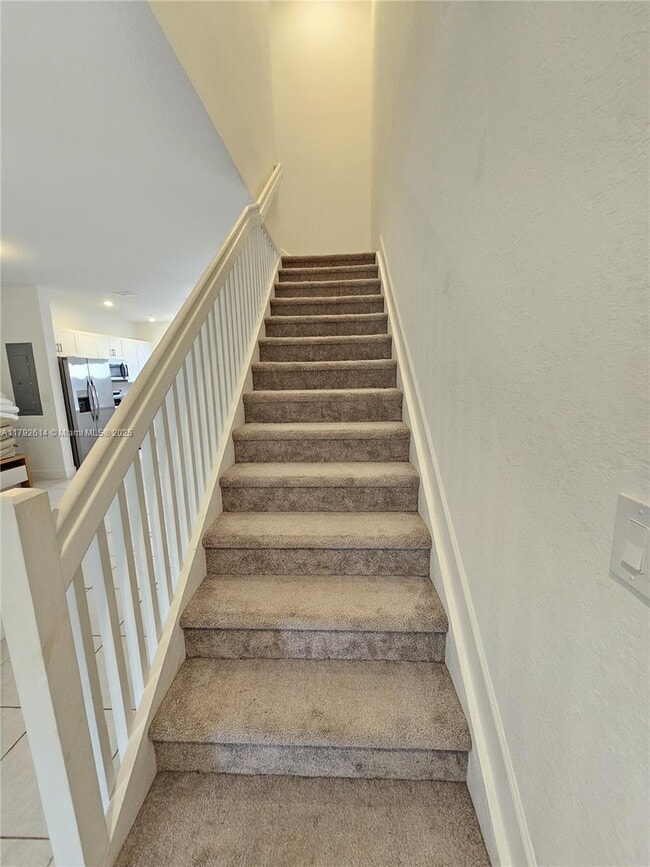 813 NE 211th St in North Miami Beach, FL - Building Photo - Building Photo