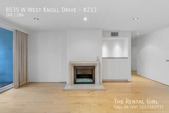 8535 W Knl Dr in West Hollywood, CA - Foto de edificio - Building Photo