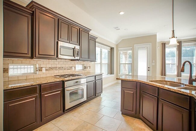 106 S Sawbridge Cir in Spring, TX - Building Photo - Building Photo