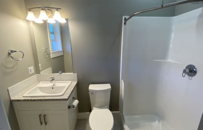 612 Lambert Ave in Nanaimo, BC - Building Photo - Building Photo