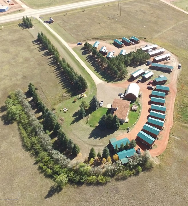 Mountain Ridge Cabins in Watford City, ND - Building Photo