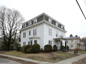 37 Lincoln Ave in Norwich, CT - Building Photo - Building Photo