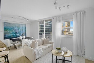 185 SE 14th Terrace in Miami, FL - Building Photo - Building Photo