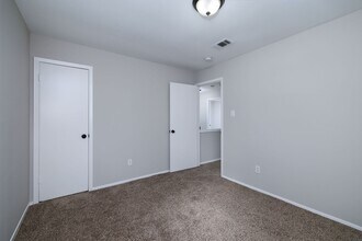 1 Ground Brier Ct in Spring, TX - Building Photo - Building Photo