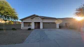 4411 E Hazeltine Way in Chandler, AZ - Building Photo