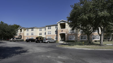 Leigh Meadows Apartments in Jacksonville, FL - Foto de edificio - Building Photo