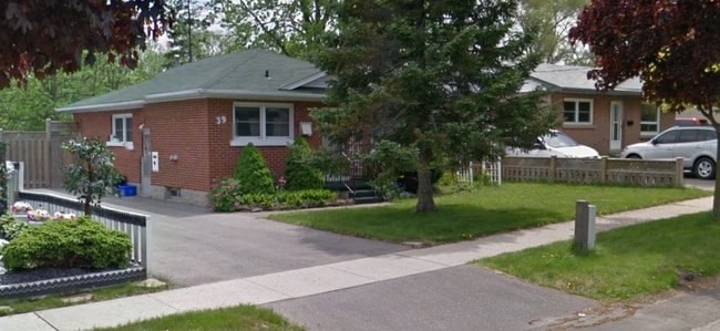 39 Kelvin Ave in Kitchener, ON - Building Photo - Building Photo