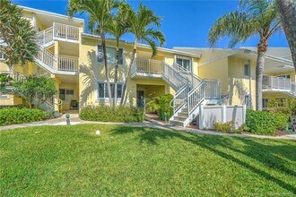 5537 NE Gulfstream Way in Stuart, FL - Building Photo - Building Photo