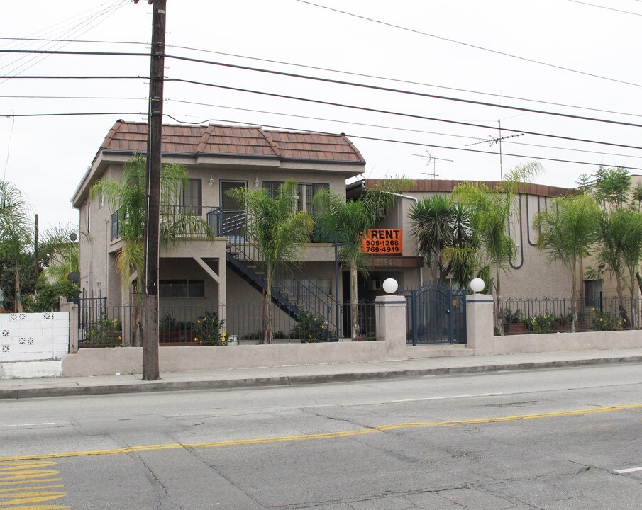 10844 Oxnard St in North Hollywood, CA - Building Photo