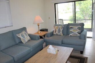 7209 Cloister Dr, Unit 102 in Sarasota, FL - Foto de edificio - Building Photo