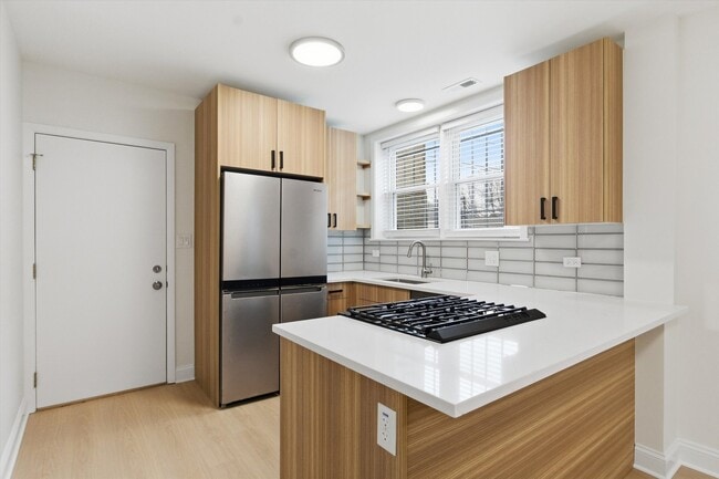 5915 N Milwaukee Ave in Chicago, IL - Building Photo - Building Photo