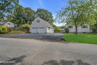 825 Burnt Tavern Rd in Point Pleasant, NJ - Building Photo - Building Photo