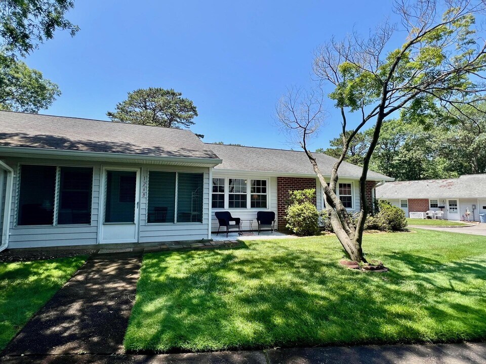 126 Exmore Ct in Ridge, NY - Building Photo