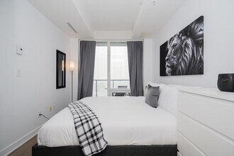 1255 Rue Saint-Jacques, Unit SI ID1262044P in Montréal, QC - Building Photo - Building Photo